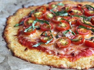 Easy & Delicious Gluten Free Cauliflower Pizza Base