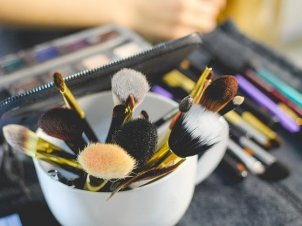 Top 5 Reasons To Clean Your Makeup Brushes