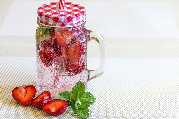 Strawberry and mint water